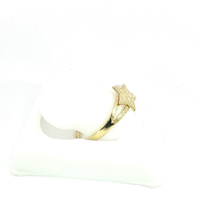 10K Nugget Star Ring in Yellow Gold