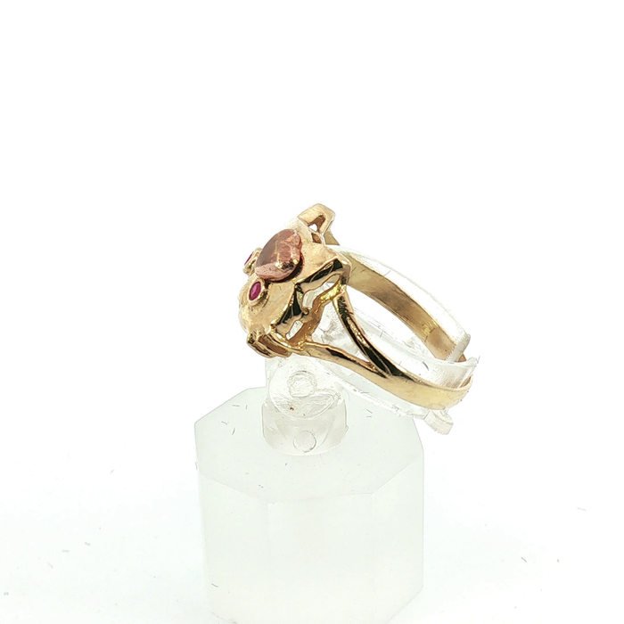 10K Yellow Gold Cat Ring with Pink Stones
