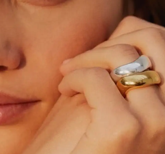 Curved Stacking Rings