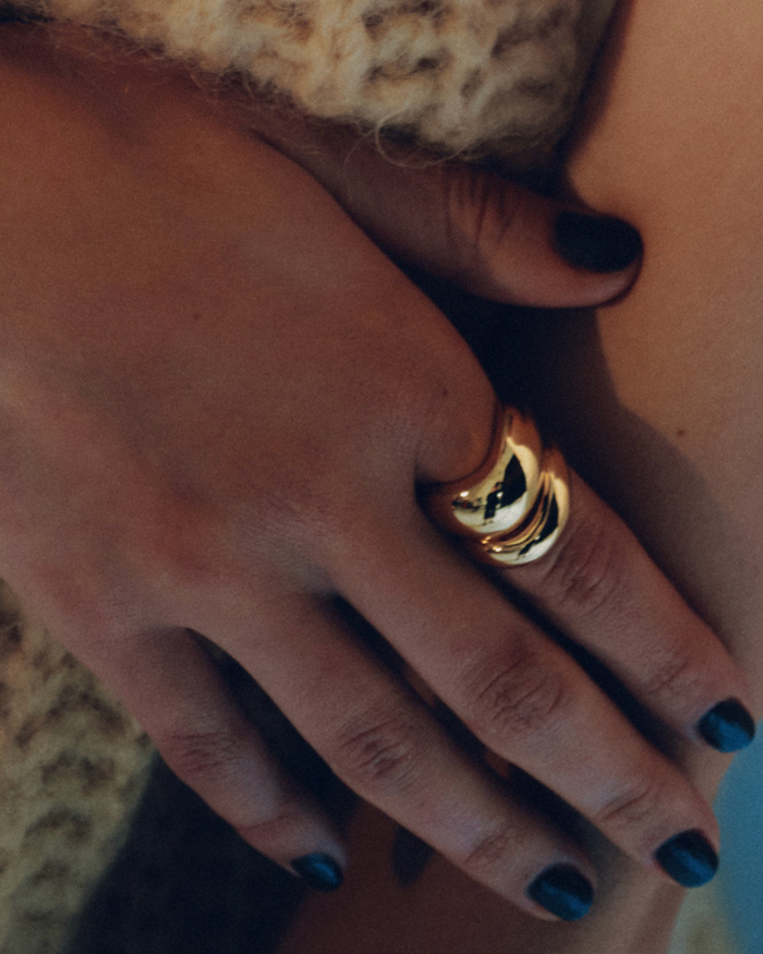 Curved Stacking Rings