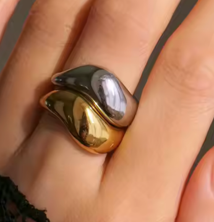 Curved Stacking Rings