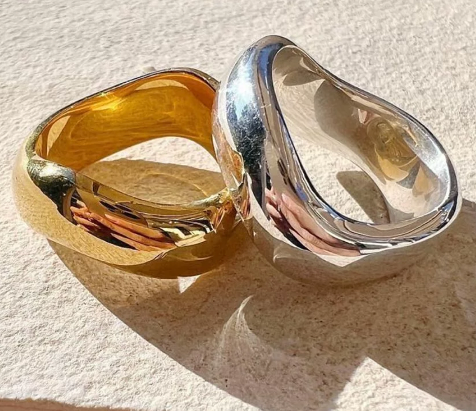 Curved Stacking Rings