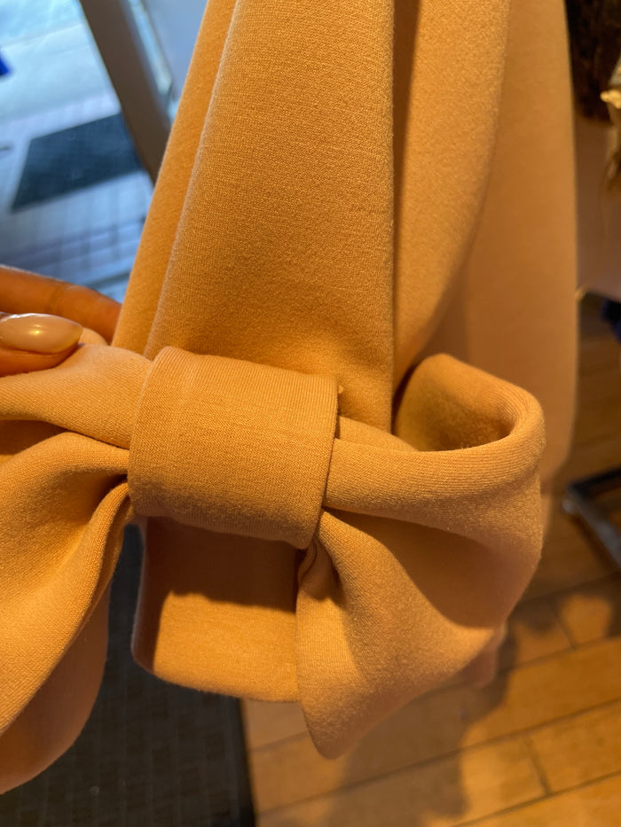 Gracia Bow detail sleeve round neck solid top