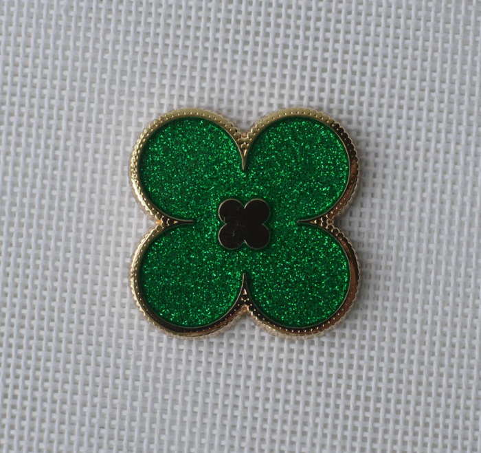 Green Glitter Clover Needle Minder