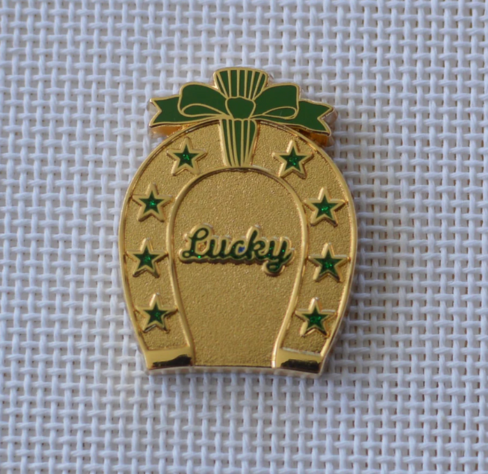 Lucky Star Horseshoe Needle Minder - Emerald Green