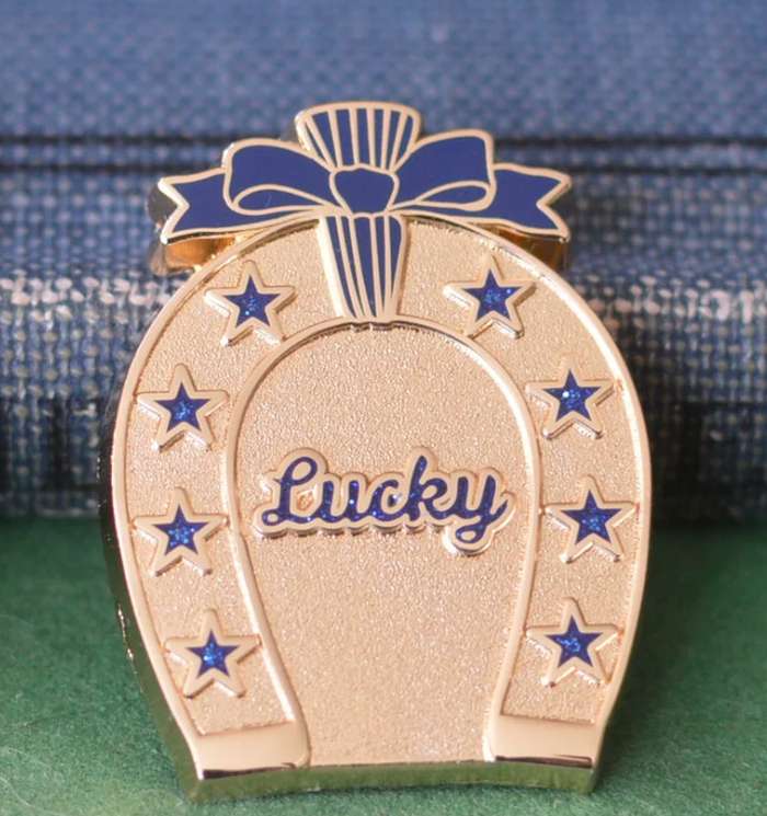 Lucky Star Horseshoe Needle Minder - Sapphire