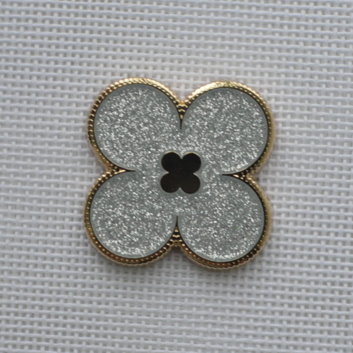 Silver Glitter Clover Needle Minder