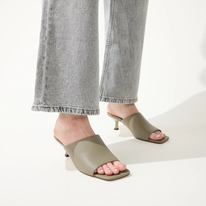Wren - Taupe Leather